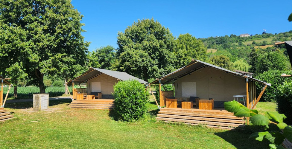 Woody 25 Lodge Tent, available for rent at Le Léhan campsite in Brittany, Finistère, by the sea