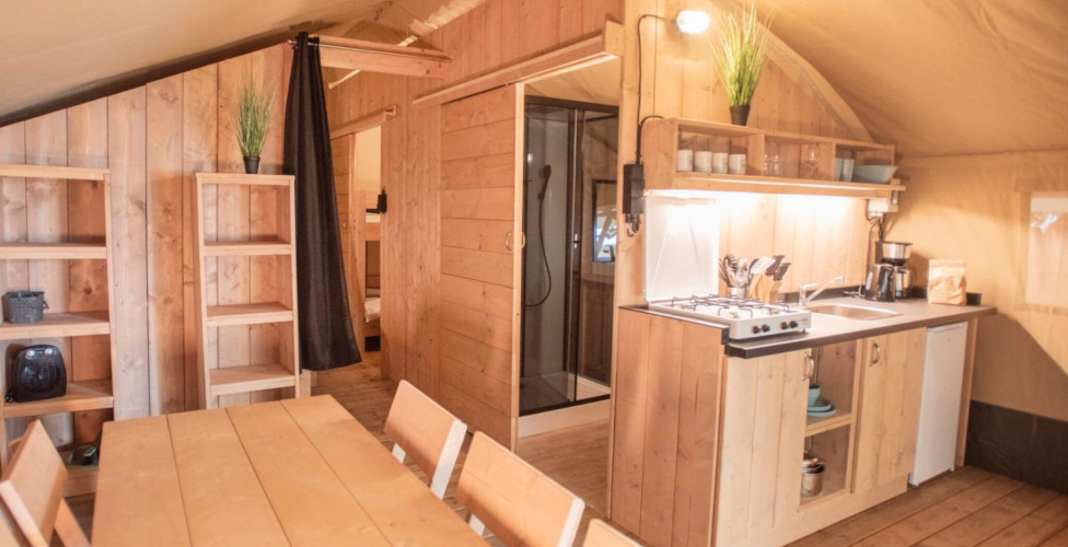 Woody 35 Lodge Tent, available for rent at Le Léhan campsite in Brittany, Finistère, by the sea